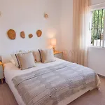 Alegria, Luxury With Easy Access, Private Pool And Parking Hansonholiday Вилла